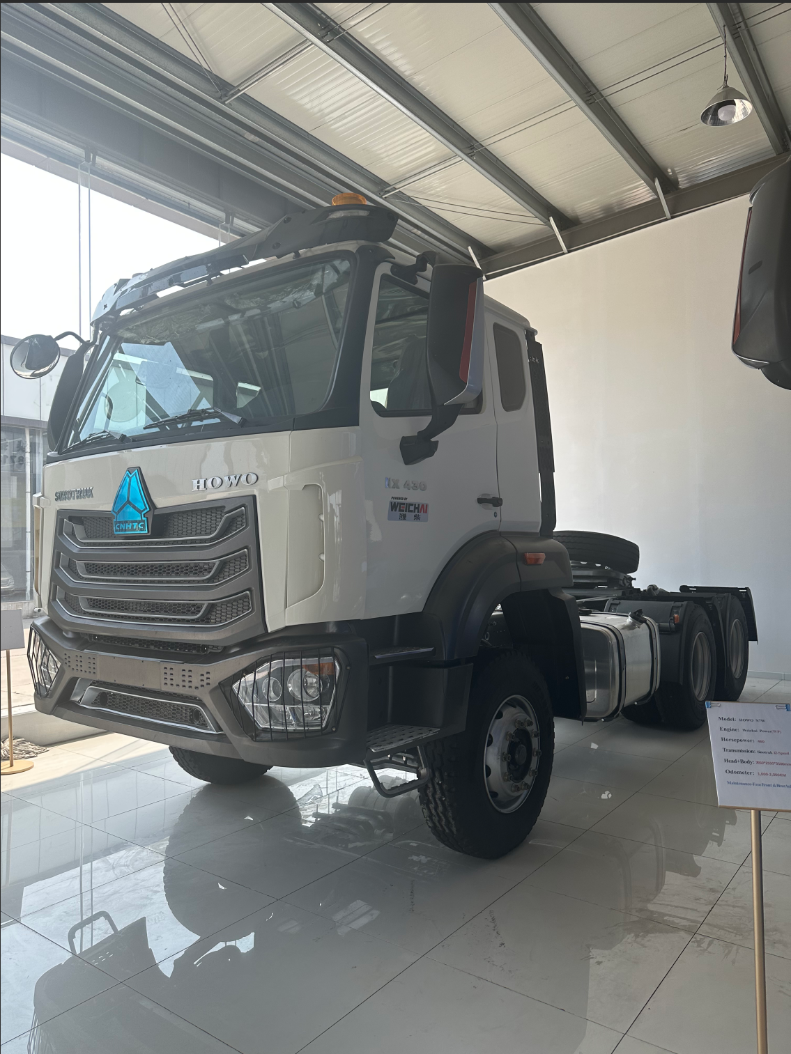 HOWO NX tractor