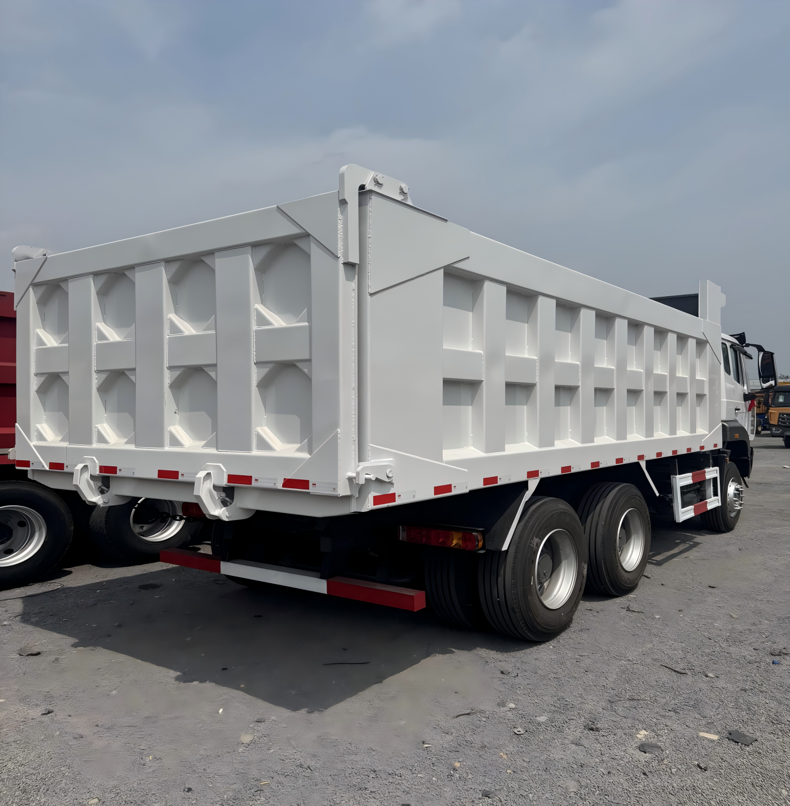 HOWO NX(10-wheel dump truck) - Image 2