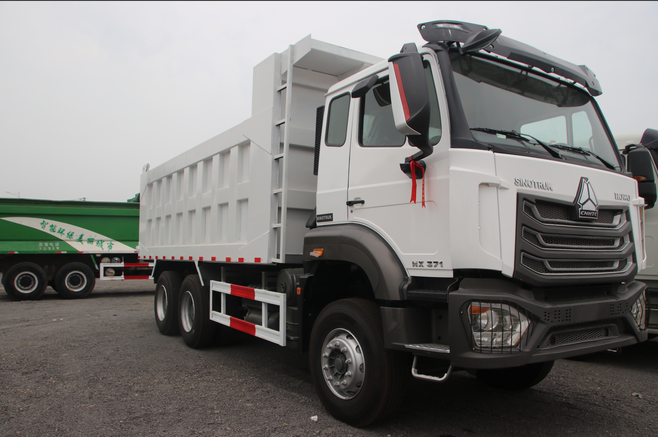 HOWO NX(10-wheel dump truck) - Image 4