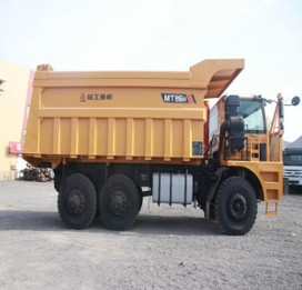 Wide-body mining truck - Image 3