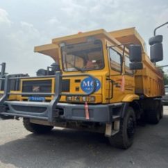 Wide-body mining truck