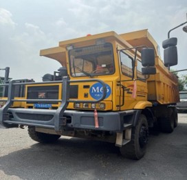 Wide-body mining truck