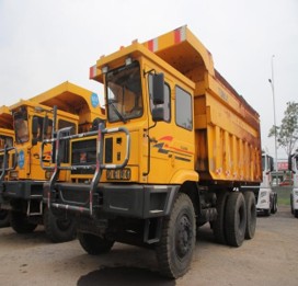 Wide-body mining truck - Image 3