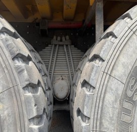 Wide-body mining truck - Image 4