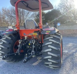 904 Tractor - Image 3